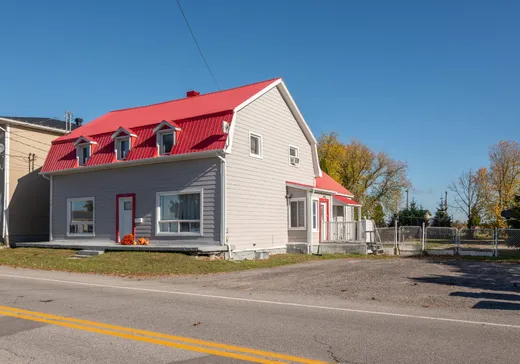 Triplex à vendre - 32-36 Rue Mill, Howick, J0S1G0