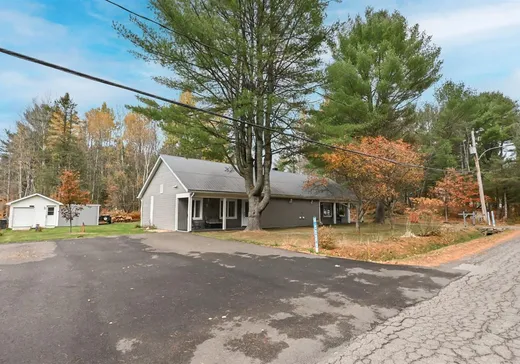 Duplex à vendre - 376-378 Rue Russell, Sainte-Sophie, J5J1C3