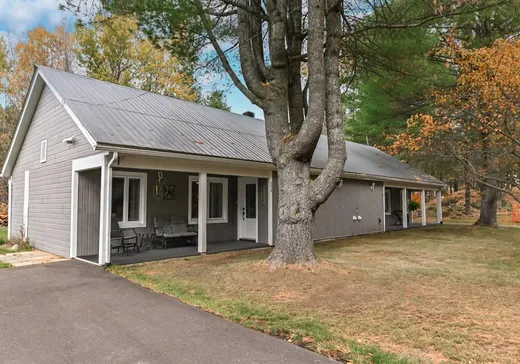 Duplex à vendre - 376-378 Rue Russell, Sainte-Sophie, J5J 1C3