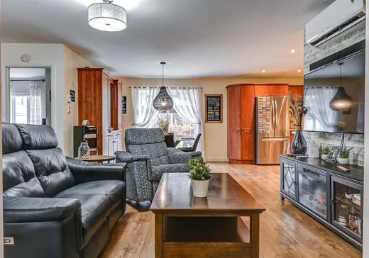 Duplex à vendre - 376-378 Rue Russell, Sainte-Sophie, J5J 1C3