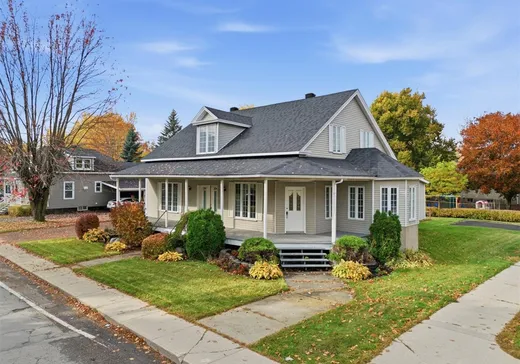 Duplex à vendre - 304-306 Rue Notre-Dame, St-Germain-De-Grantham, J0C 1K0