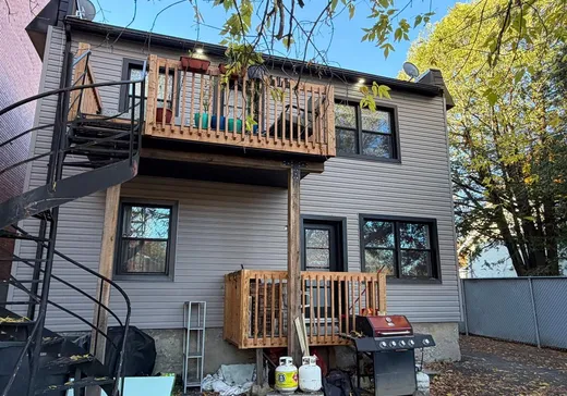 Triplex à vendre - 82-84B Rue de la Rivière, Bedford, J0J 1A0