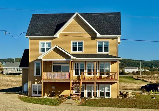 Duplex à vendre - 30 Ch. Joseph-Leblanc, L'Étang-du-nord Îles-de-la-Madeleine, G4T 3W6