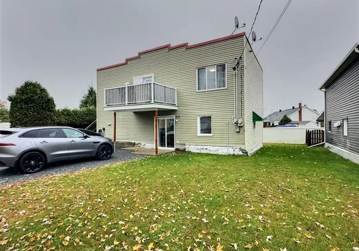 Duplex à vendre - 213-215 Rue Notre-Dame, St-Germain-De-Grantham, J0C 1K0