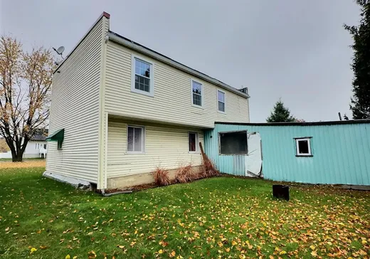 Duplex à vendre - 213-215 Rue Notre-Dame, St-Germain-De-Grantham, J0C 1K0