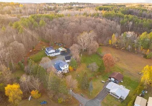 Duplex à vendre - 7Z Rue Goyette, St-Francois-Xavier-de-Brompton, J0B 2V0