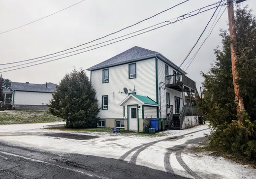 Triplex for Sale - 14-18 Rue Rioux, Lac-Au-Saumon, G0J 1M0