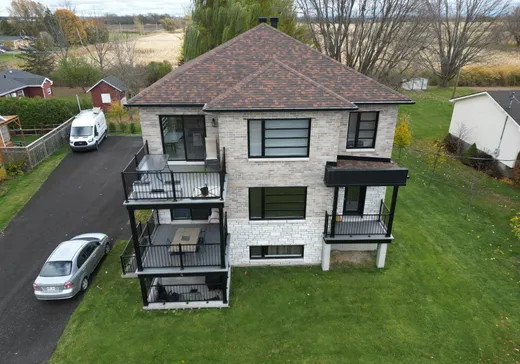 4-Plex à vendre - 4 Ch. du Bord-de-l'Eau, Sainte-Barbe, J0S 1P0