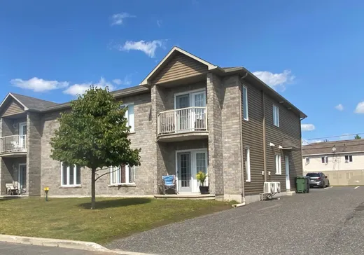 4-Plex à vendre - 2710-2716 Rue du Chevalier, Drummondville, J2B0W2