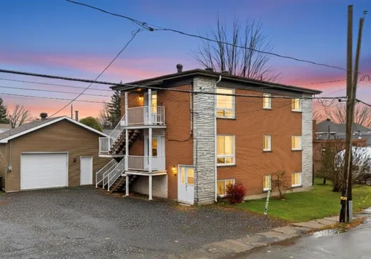 Triplex à vendre - 84-88 Rue St-Élie, East Angus, J0B 1R0