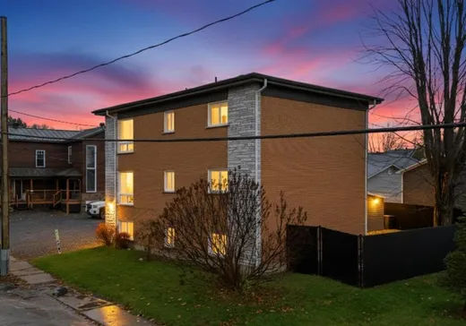 Triplex à vendre - 84-88 Rue St-Élie, East Angus, J0B 1R0