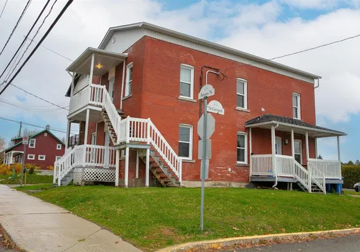 Duplex à vendre - 162-164 Rue Angus N., East Angus, J0B 1R0