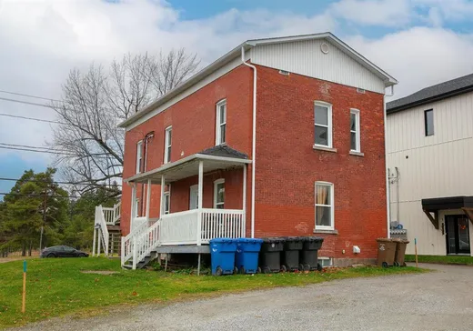 Duplex à vendre - 162-164 Rue Angus N., East Angus, J0B 1R0