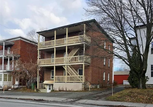 5-Plex à vendre - 509-515 Rue du Conseil, Sherbrooke, J1G 1J9