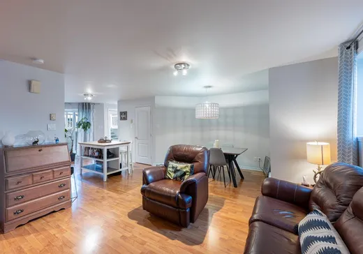 Triplex à vendre - 287A-287C Place du Parc, Saint-Cyprien-de-Napierville, J0J 1L0