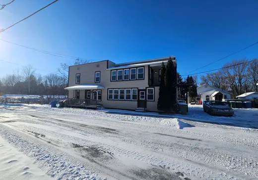 4-Plex à vendre - 432-442 Rue Royale, Farnham, J2N 1X3