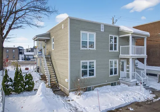 Triplex à vendre - 397-397B Rue St-Claude, Drummondville, J2B1W7