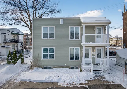 Triplex à vendre - 397-397B Rue St-Claude, Drummondville, J2B 1W7