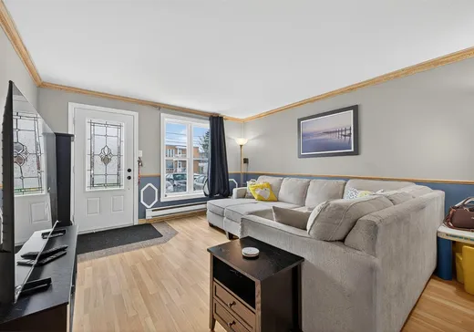 Triplex à vendre - 397-397B Rue St-Claude, Drummondville, J2B 1W7