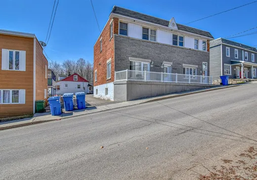 4-Plex à vendre - 335-339 Rue Principale, Île d'Orleans St-Laurent, J8G 2V1