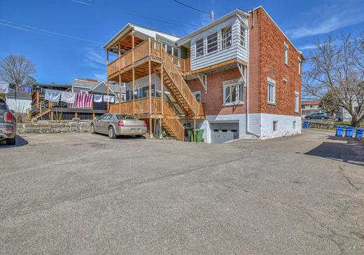 4-Plex à vendre - 335-339 Rue Principale, Île d'Orleans St-Laurent, J8G 2V1