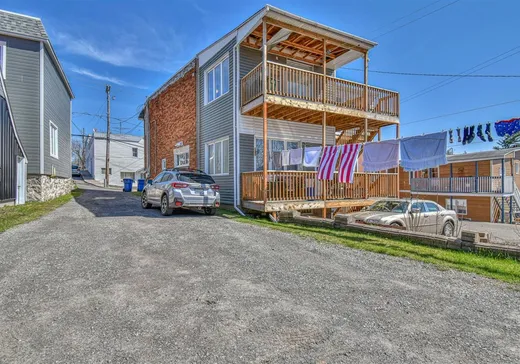 4-Plex à vendre - 335-339 Rue Principale, Île d'Orleans St-Laurent, J8G 2V1