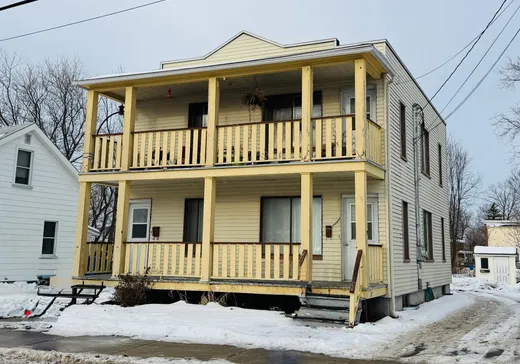 Duplex à vendre - 124-126 Rue John, Cowansville, J2K 1X1