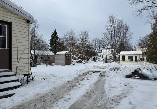 Duplex à vendre - 124-126 Rue John, Cowansville, J2K 1X1
