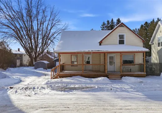 Duplex à vendre - 139 Rue St-Jacques, East Angus, J0B1R0