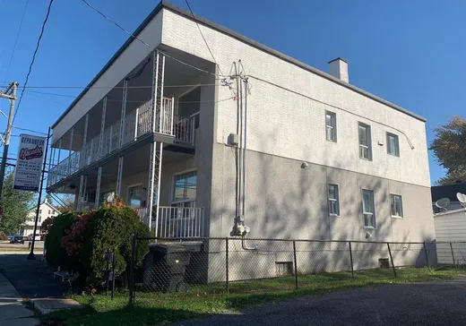 5-Plex à vendre - 100-106 Rue St-Aimé, Louiseville, J5V 2A8