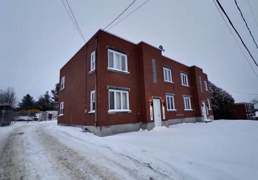 4-Plex à vendre - 112-118 Rue Garneau, East Angus, J0B 1R0