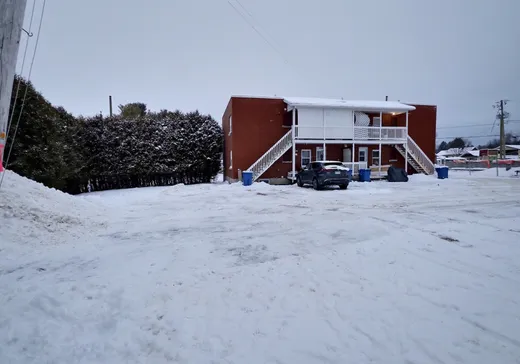 4-Plex à vendre - 112-118 Rue Garneau, East Angus, J0B 1R0