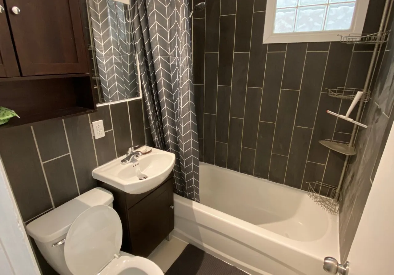 1018-1020 Av. Guybourg — photo 3