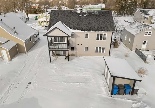 Duplex à vendre - 15-15A Rue Church, Sawyerville, J0B 3A0