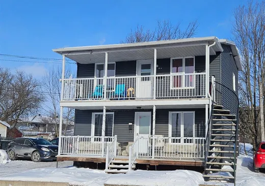 Duplex à vendre - 10-10A Boul. Jutras E., Victoriaville, G6P 4K3