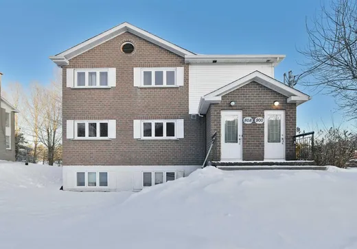 Triplex à vendre - 800-808 Rue Paul-Desruisseaux, Sherbrooke, J1J4G1