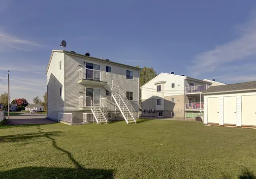 Triplex à vendre - 13915-13919 Rue Therrien, Mirabel, J7J 1C8