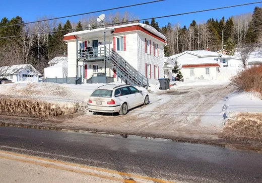 Triplex à vendre - 1060 Rue Principale, Pohénégamook, G0L 1J0