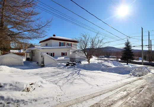 Triplex à vendre - 1060 Rue Principale, Pohénégamook, G0L 1J0