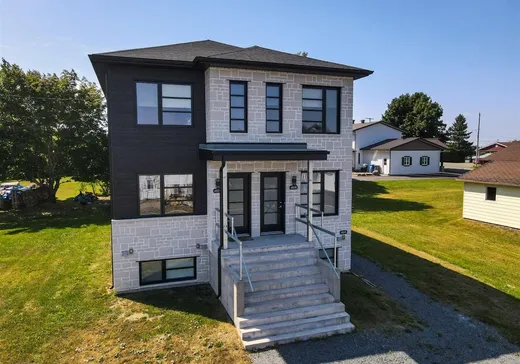 Triplex à vendre - 482 Rue Champagne, Saint-Honoré-de-Shenley, G0M 1V0