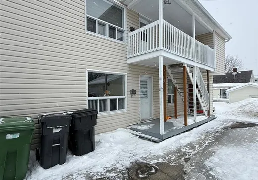 Duplex for Sale - 261-263 Rue Notre-Dame, Asbestos, J1T 2G9