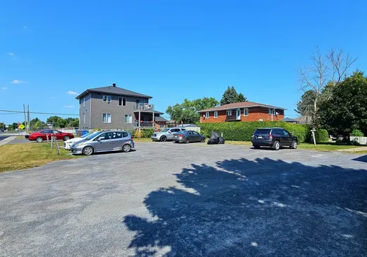 5-Plex à vendre - 389 Rue Collins, Farnham, J2N 2P1