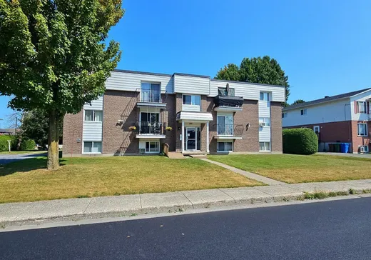 5-Plex à vendre - 390 Rue Collins, Farnham, J2N 2N9