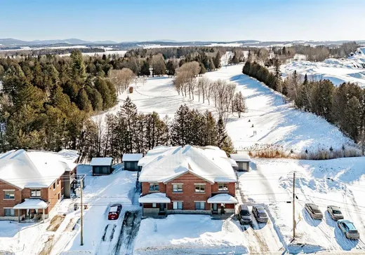 4-Plex à vendre - 609 Av. des Érables, Coaticook, J1A 0C4