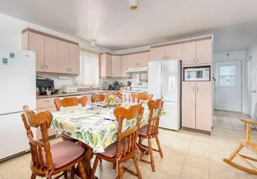 4-Plex à vendre - 837 Rue St-Georges, Drummondville, J2C 4J1