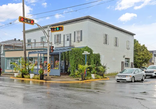 Duplex à vendre - 18 Rue St-Jean-Baptiste E., Rigaud, J0P 1P0