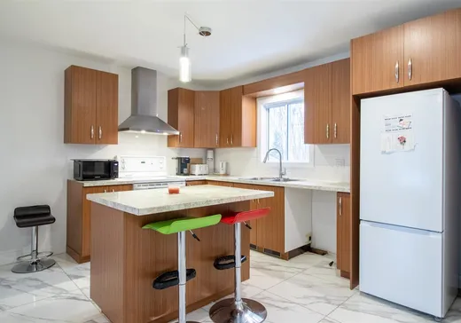 Duplex à vendre - 303-305 Boul. Mauricien, Pointe-Du-Lac, G9B 1E4