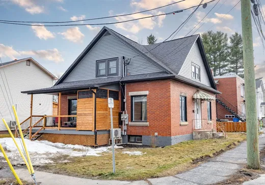 Duplex à vendre - 144 Rue Édouard O., Magog, J1X1J2