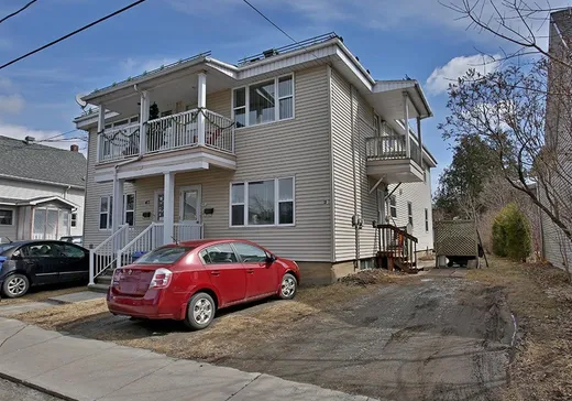 4-Plex à vendre - 413-415 Rue St-Joachim, Coaticook, J1A 2L6