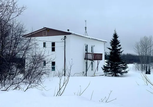 Triplex à vendre - 15-04 2e Avenue Nord, Barraute, J0Y 1A0